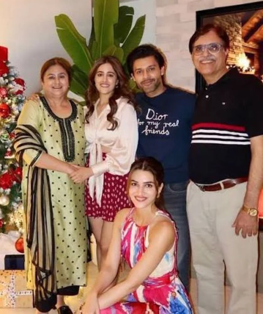 Kriti Sanon Family
